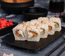 Ролл Филадельфия в кунжуте