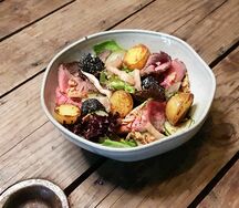 Салат с ростбифом