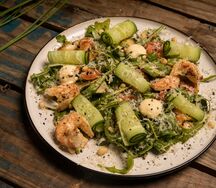 Салат с креветками и авокадо