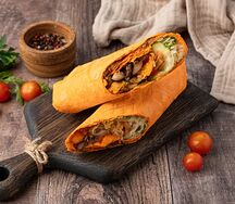 Шаурма в сырном лаваше с курицей