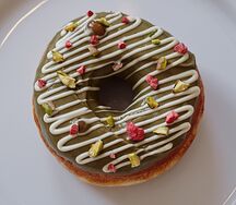 Пончик Фисташка-малина