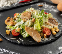 Салат Цезарь с курицей