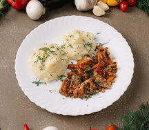 Пюре с гуляшом