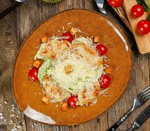 Салат цезарь с креветкой