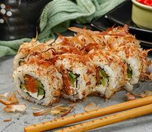 Ролл бонито лосось