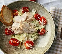 Салат Цезарь с курицей