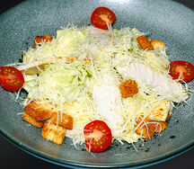 Салат Цезарь с курицей