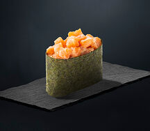 Острые суши с лососем