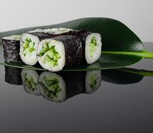 Классические роллы с огурцом 