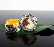 Запеченные роллы с лососем