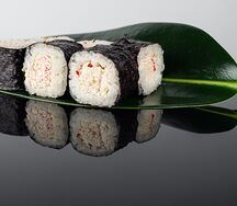 Классические роллы с крабом 