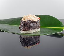 Гункан с крабом 