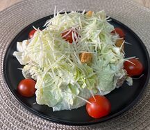 Салат Цезарь с курицей
