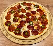 Пепперони с халапеньо и томатами