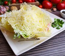 Фирменный салат Noosh с семгой и авокадо