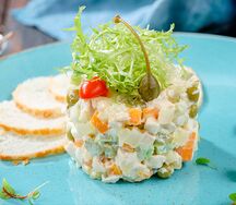 Салат Оливье с курицей