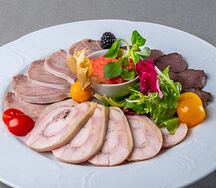 Мясные деликатесы