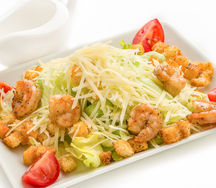 Салат Цезарь с креветками