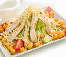 Салат Цезарь с курицей