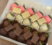 Клубника в шоколаде в классическом варианте без посыпок