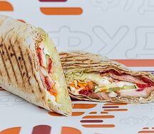 Гигант с курицей