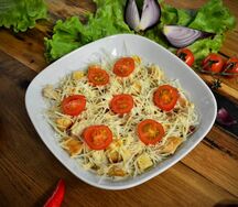 Салат Цезарь с курицей