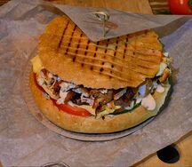 Гиро с говяжьим кебабом