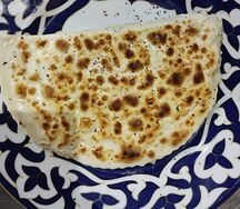 Кутаб с сыром и помидорами