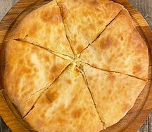 Закрытый пирог со шпинатом и сыром