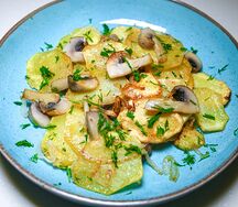 Картофель, жаренный с грибами