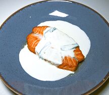 Стейк из семги под сливочным соусом