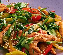 Курица с овощами в воке