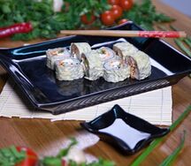 Теплый ролл с лососем