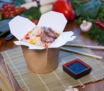 Вок с китайским рисом и овощами New