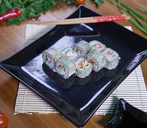 Теплый ролл с креветками
