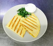 Кесадилья с колбасками