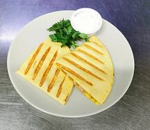 Кесадилья с курицей и грибами