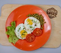 Яичница с помидором