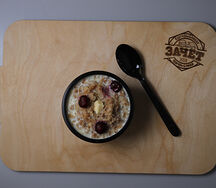 Каша овсяная с ягодами