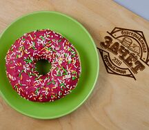 Пончик клубничный