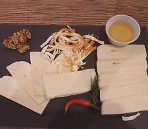 Сырная тарелка по-кавказски
