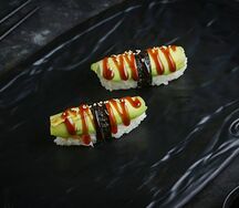 Суши с авокадо
