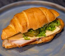 Круассан с курицей