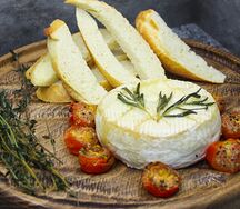 Камамбер запеченный