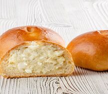 Пирожок с рисом и яйцом