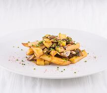 Картофель жаренный с луком и грибами