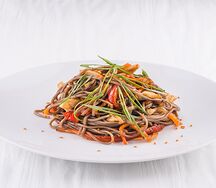 Гречневая лапша с курицей терияки