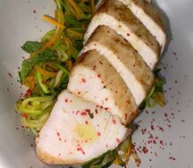 Стейк из индейки с овощными спагетти