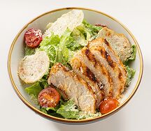 Цезарь с запеченным куриным филе