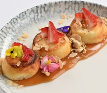 Сырники с бананом и солёной карамелью